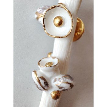 Broșă porțelan muguri Broșă porțelan muguri